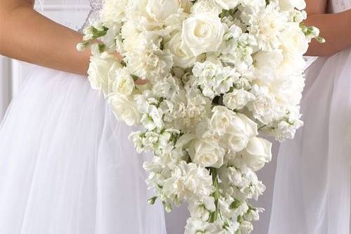 White Bridal Teardrop Bouquet