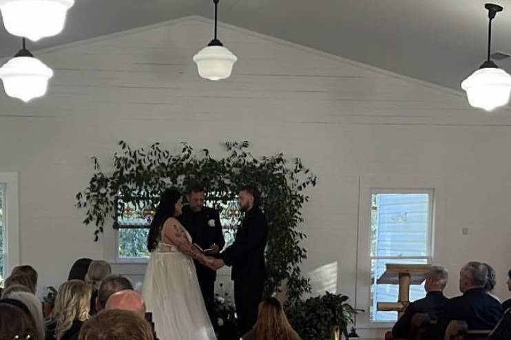 Pampas and roses ceremony