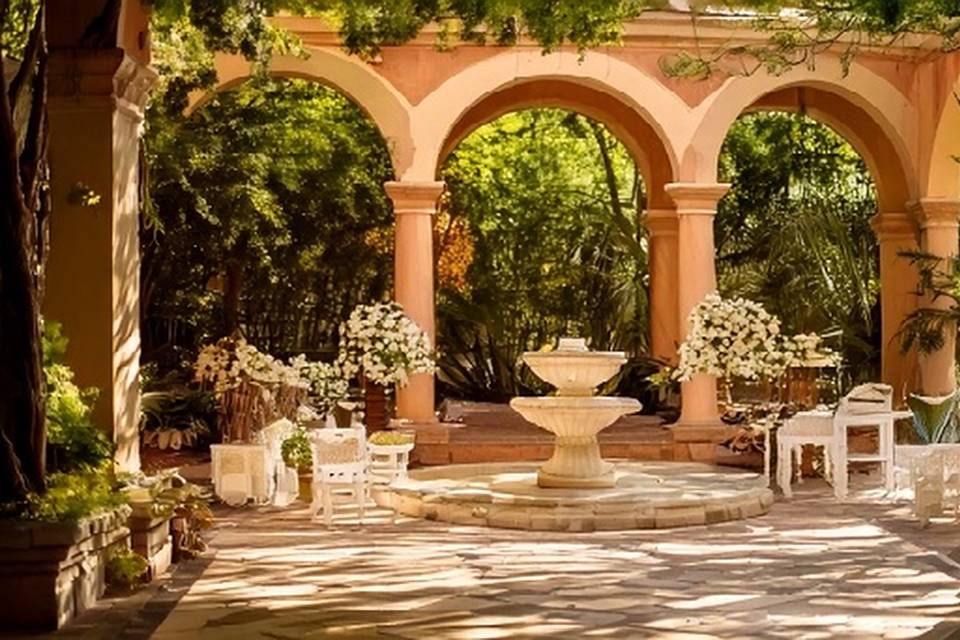 Courtyard ceremony elegance