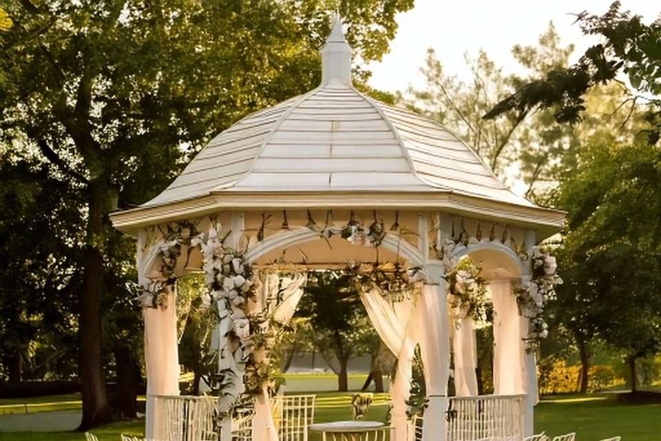 Garden gazebo ceremony