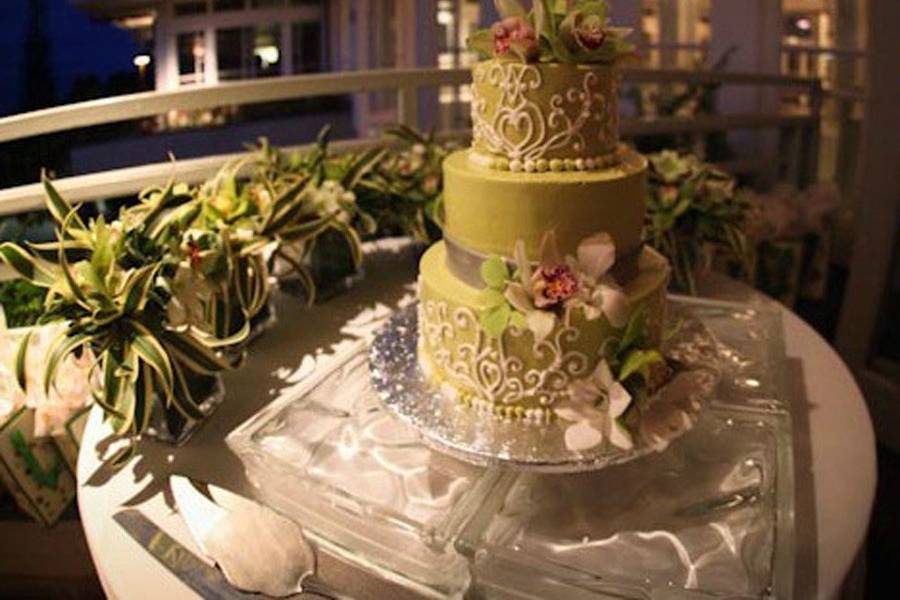Maui Wedding Cakes - View Maui Weddings Including a Cake