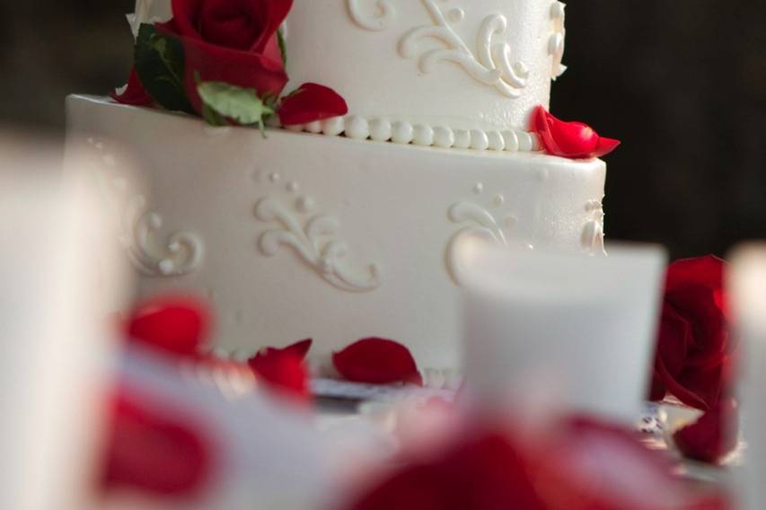 Wedding cake with red roses