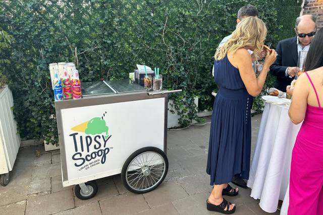 Tipsy scoop