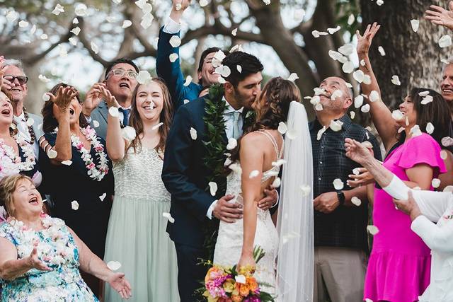 Kiss with petals