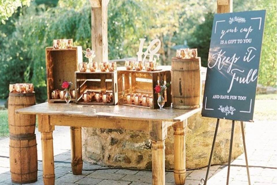 What Cups You Should Use on Your Wedding Bar