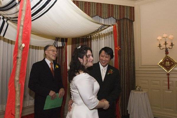 A Chinese Jewish wedding takes in both traditions in this Boston wedding.
