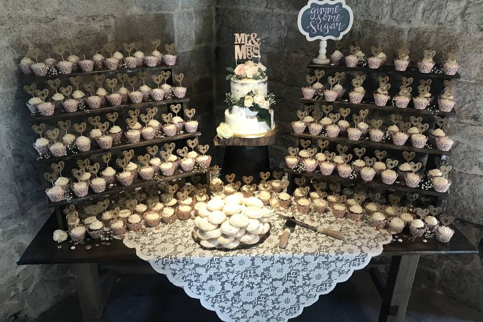 Wedding Cake and Cupcake DisplayCake Flavor: Hummingbird