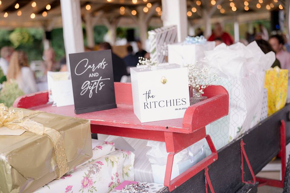 Gift wagon