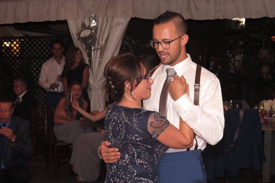 The groom and his mother dancing