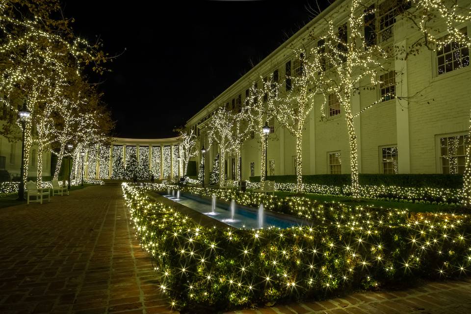 Christmas Light Hanging Service Company Near Me Indianapolis In