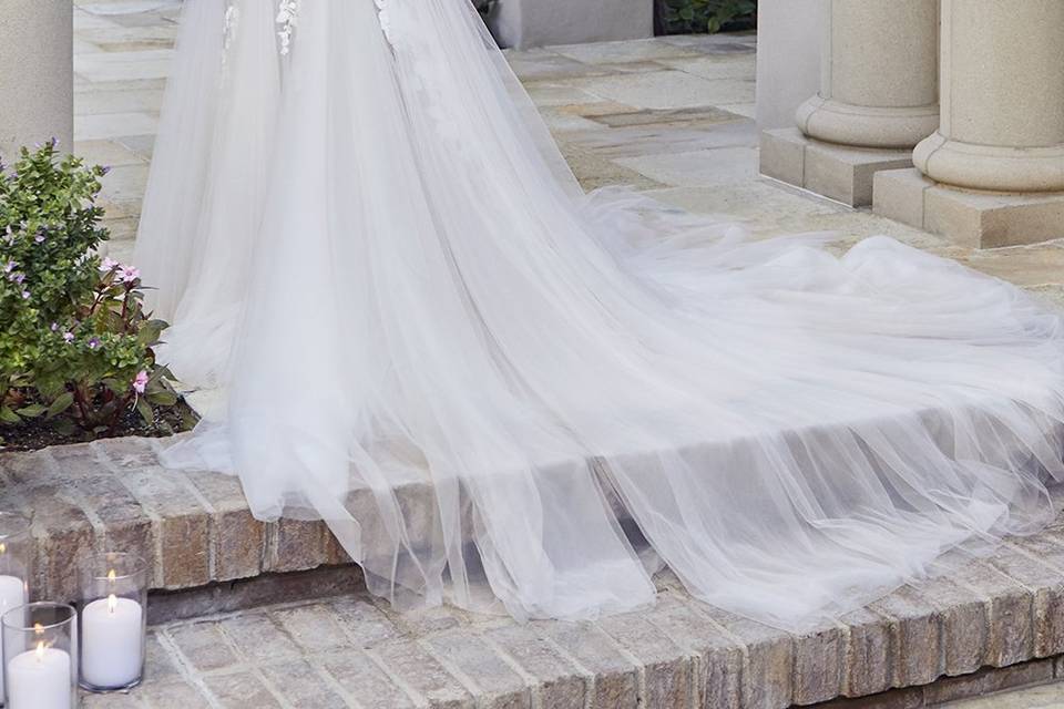 Casablanca Bridal 2447V Veil to Match Gown 2447 Cathedral Length Tulle and Lace One Size Cathedral Length / Ivory/Ivory