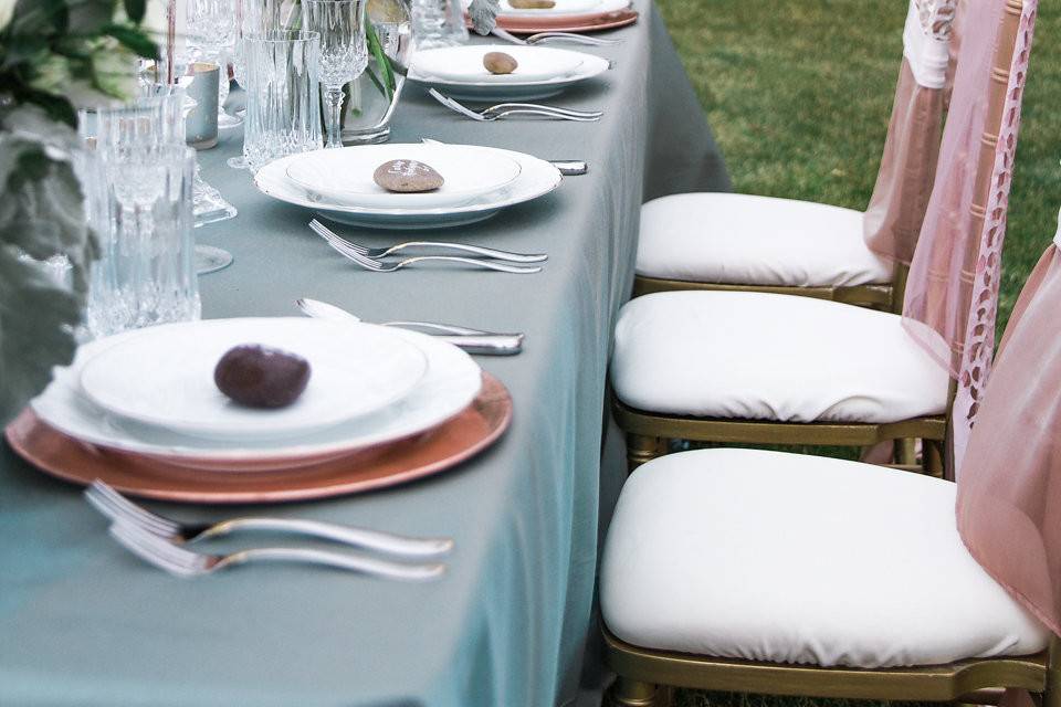 Table setting outdoors