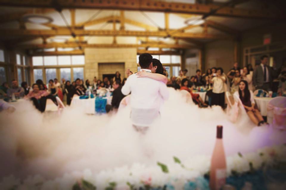 Mark & Rachel's first dance on the cloud