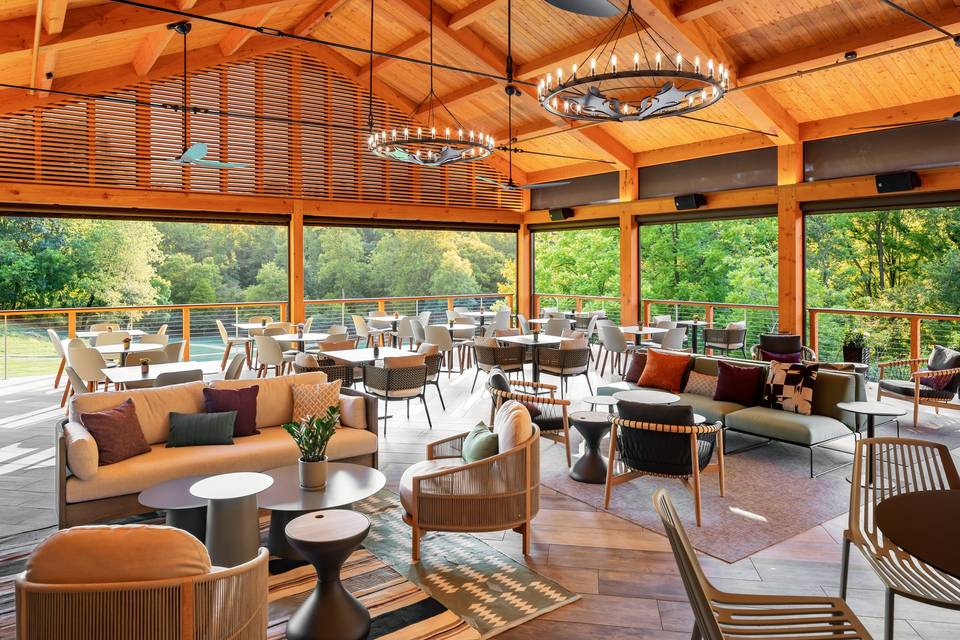 Meadow Lounge