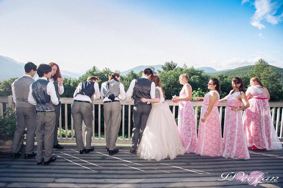 Couple with bridesmaids and groomsmen