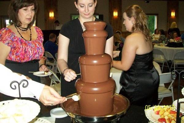 27-inch fountain at a wedding reception for 200 guests