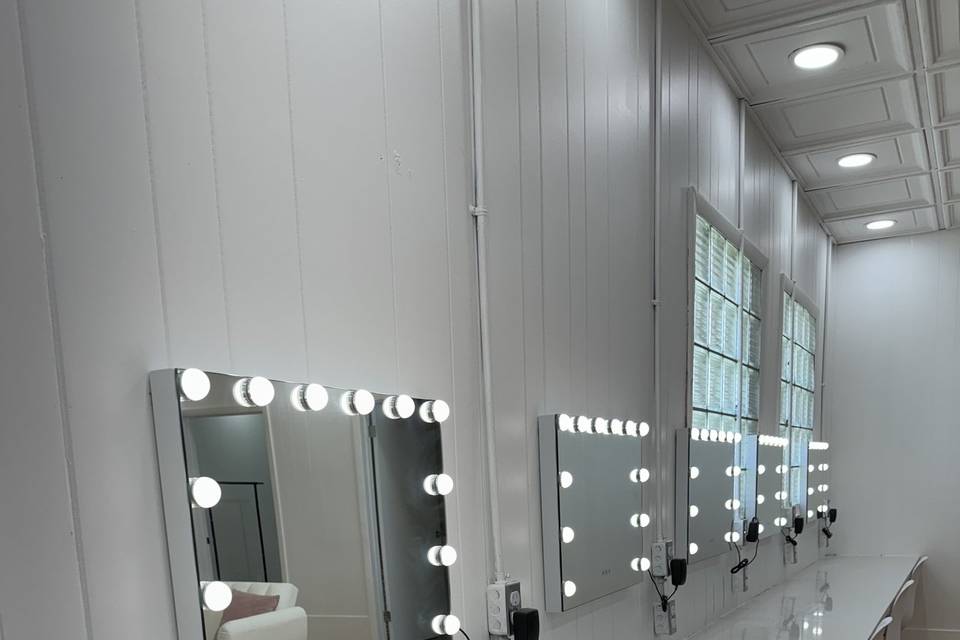 Mirrors with dedicated outlets