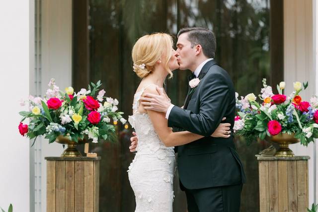 Ceremony with pedestals