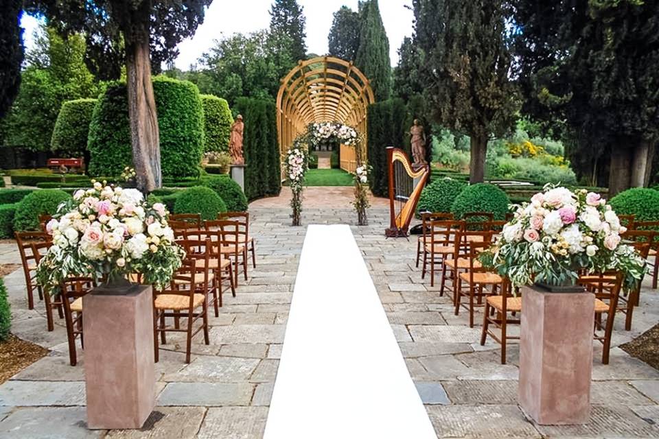 Villa outdoor civil ceremony