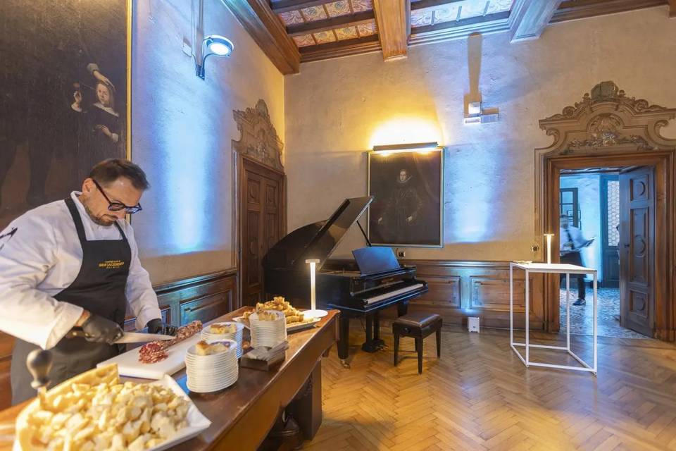 19.Traditional Buffet.jpg