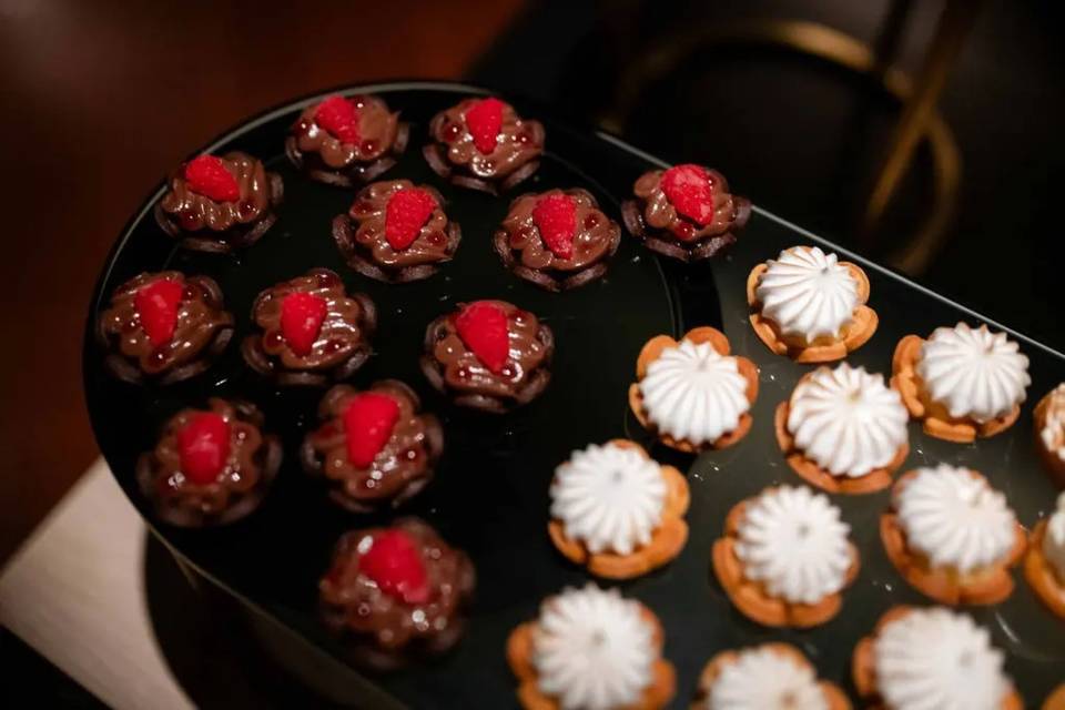 40.Dessert Display1.jpg