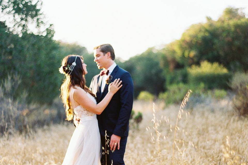 So Boho in this field! Just perfect for this couple. Photos courtesy of Jamie and Chase photography.