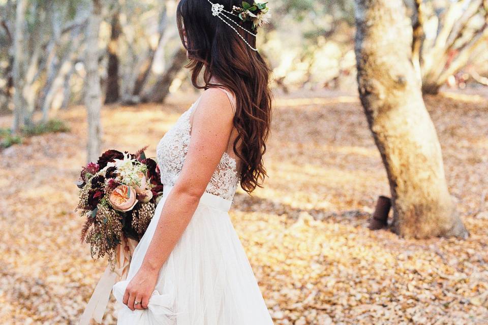 I just loved Cassie's bohemian, flowy dress and headpiece. What a romantic shot by Jamie and Chase photography.