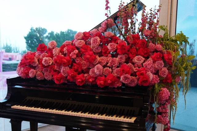 Piano floral installation