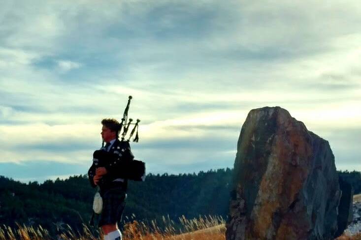 Bagpiper & Singer/Guitarist - Colin Lewis