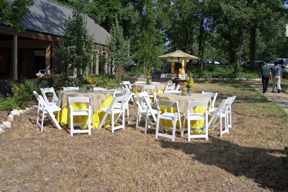 the tables on the lawn were yellow with burlap overlays to add more color