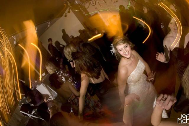 Blurry girls dancing