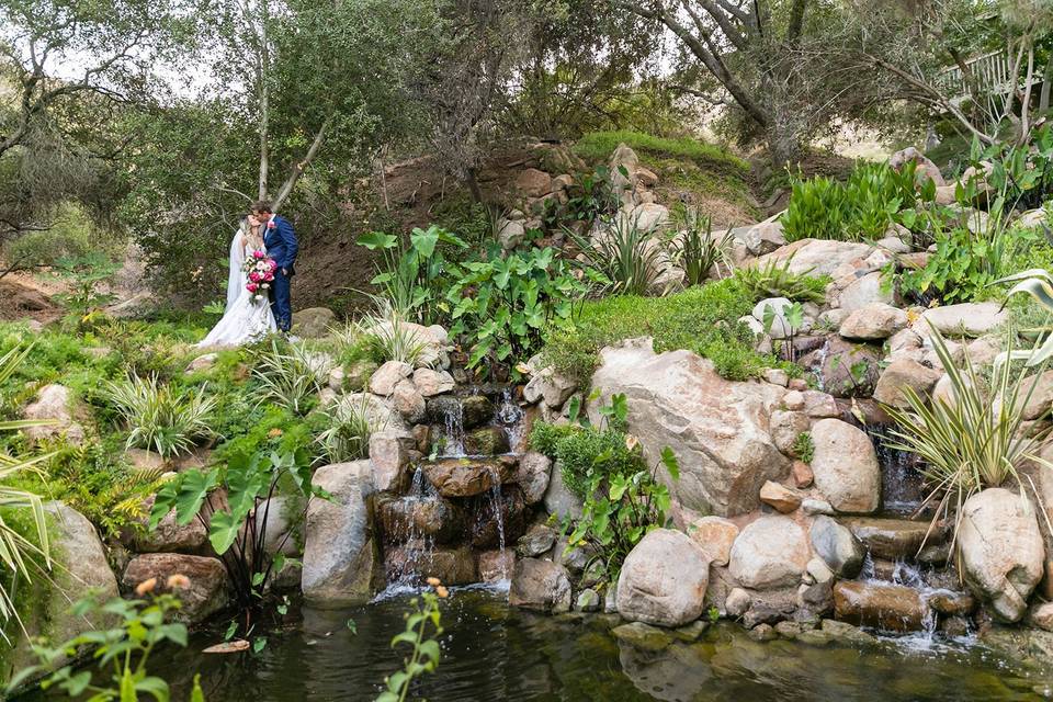 Outdoor wedding aisle