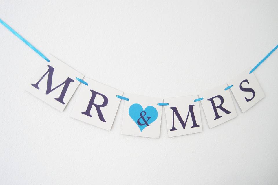 Mr and mrs banner personalized with wedding colors