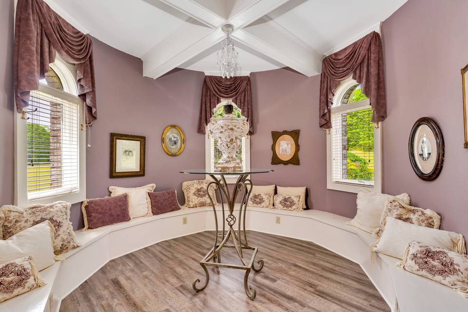 Bridal suite turret sitting