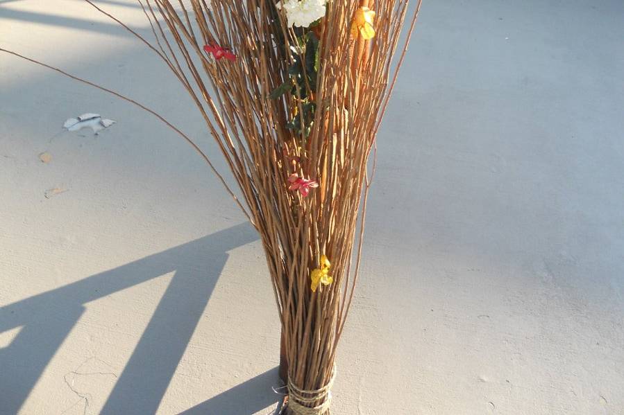 Peeled willow branches fanned and adorned with flowers softened the poles.