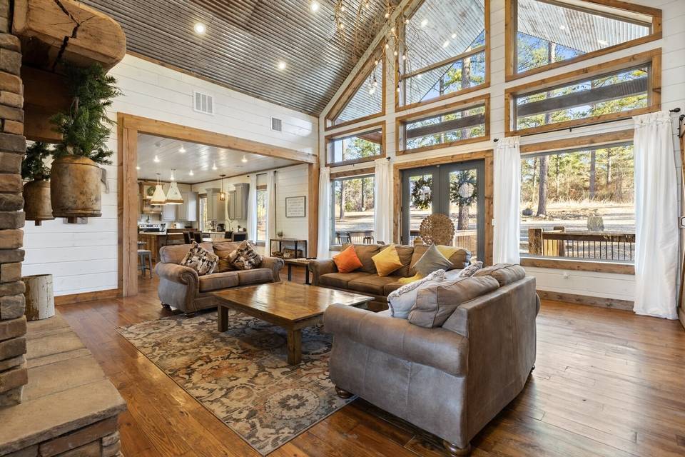 Beavers Bend Hamptons of Hochatown Vacation Rentals LLc