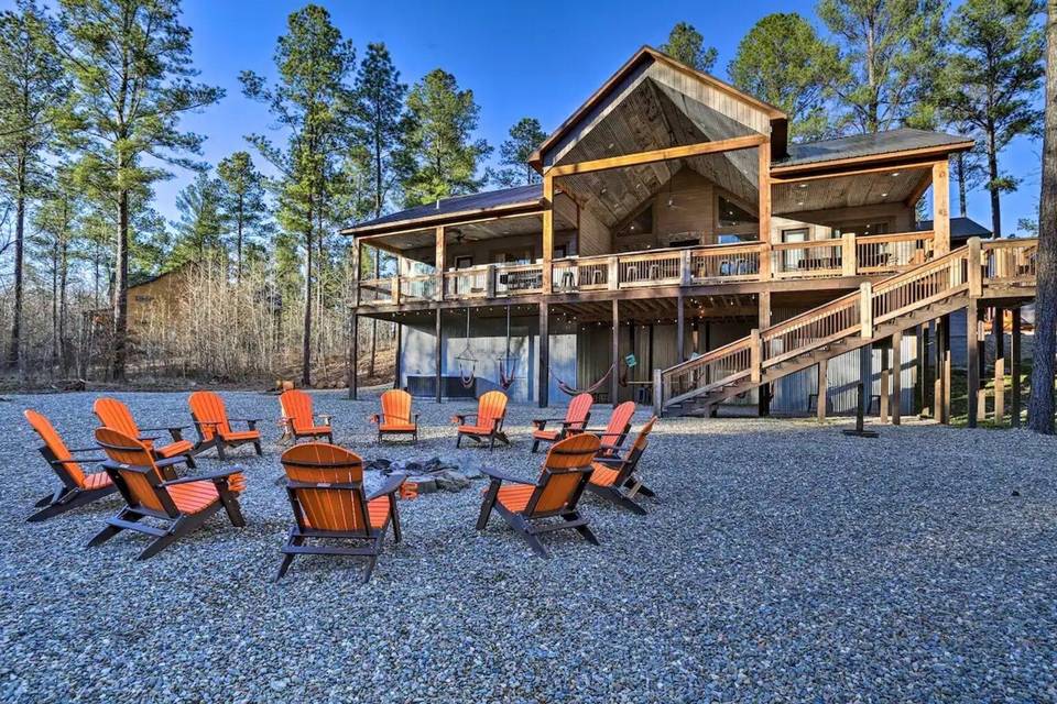 Beavers Bend Hamptons of Hochatown Vacation Rentals LLc