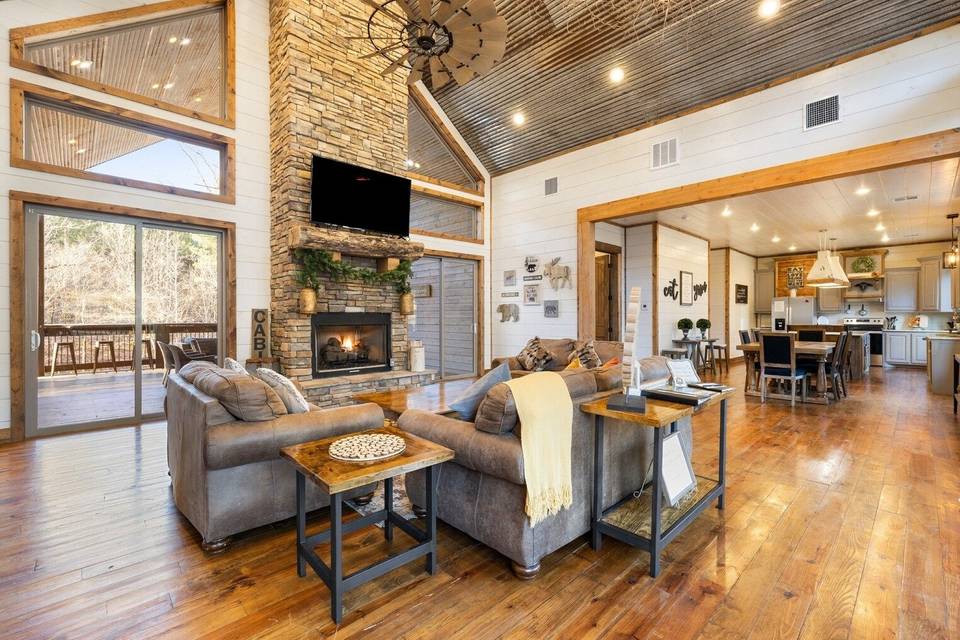 Beavers Bend Hamptons of Hochatown Vacation Rentals LLc