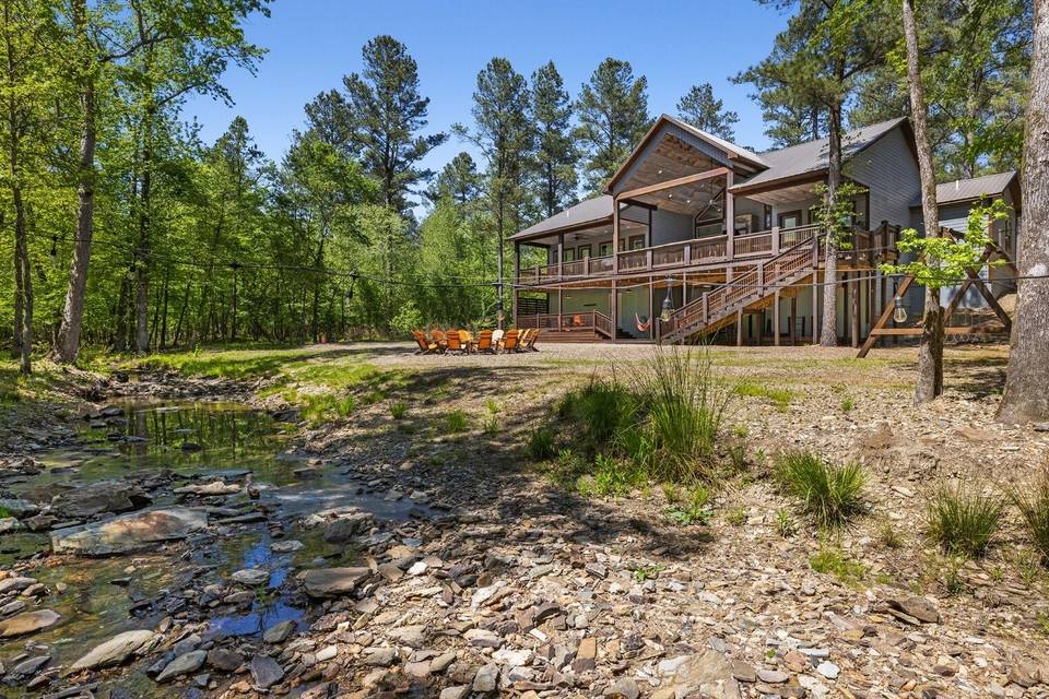 Beavers Bend Hamptons of Hochatown Vacation Rentals LLc