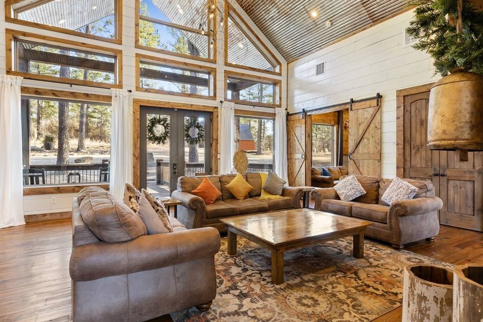 Beavers Bend Hamptons of Hochatown Vacation Rentals LLc