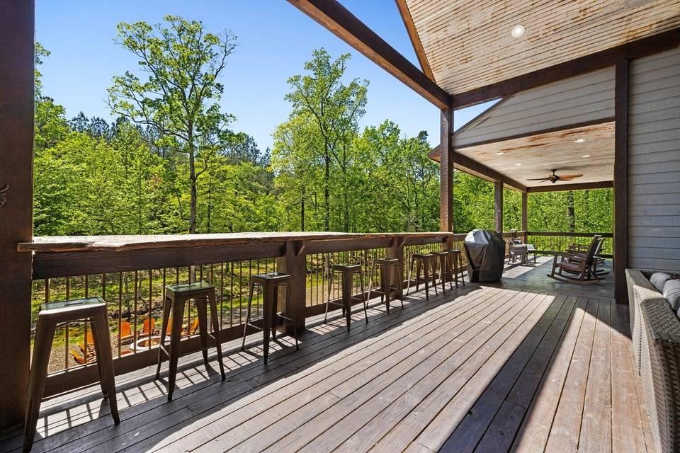 Beavers Bend Hamptons of Hochatown Vacation Rentals LLc