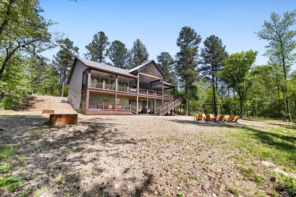 Beavers Bend Hamptons of Hochatown Vacation Rentals LLc