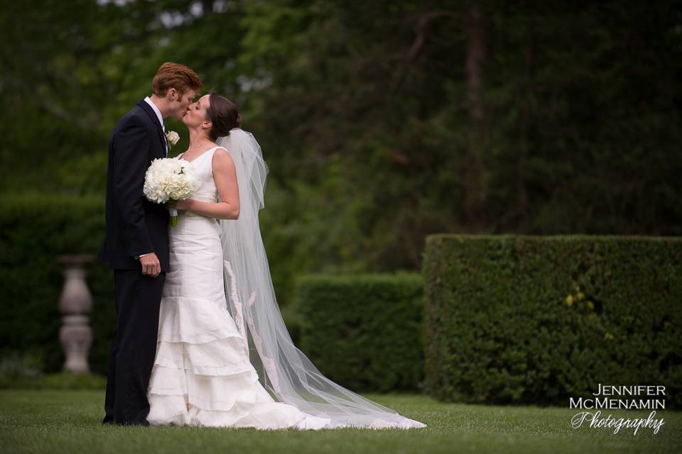 Kiss by the greenery