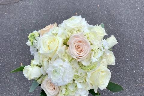 White and blush bouquet