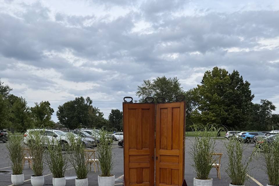 Doors for aisle