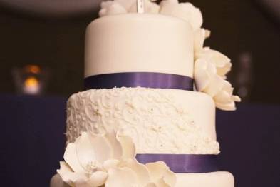 Wedding cake with violet ribbons