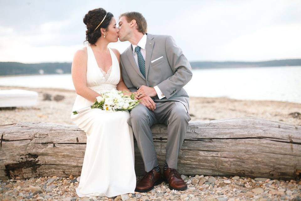 Kisses on the driftwood