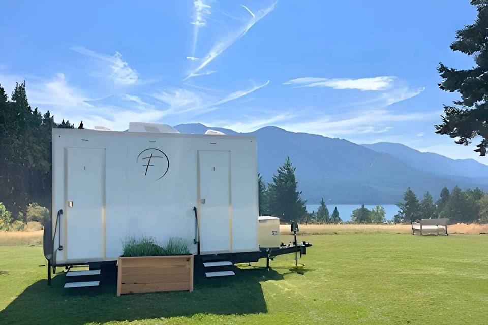 Foxy Loos at wedding venue