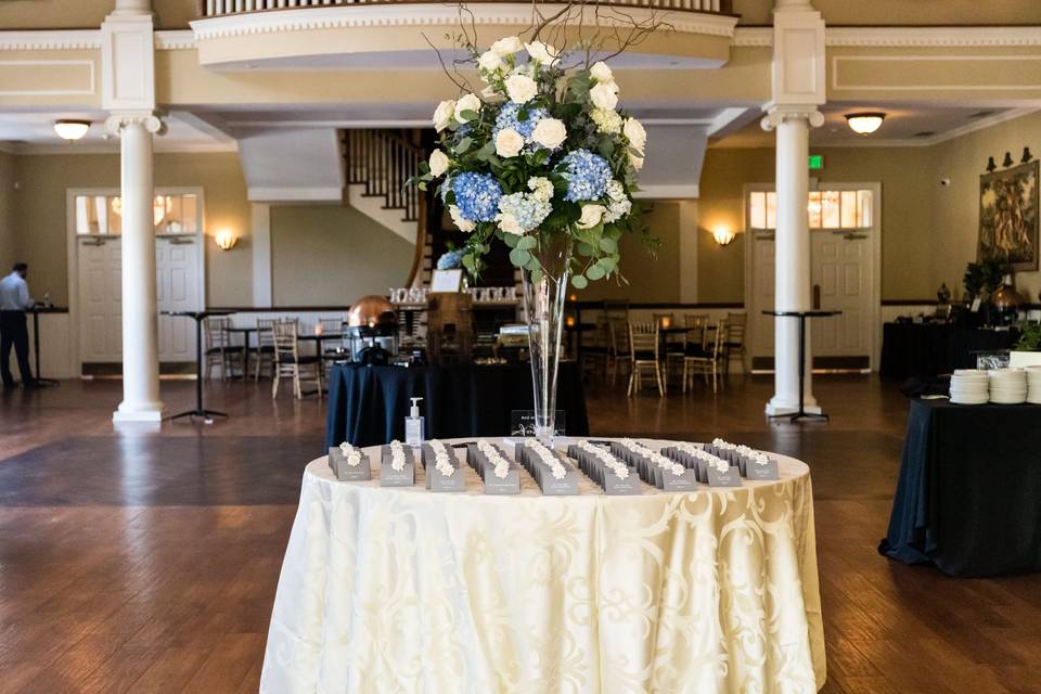 Place card table centerpiece