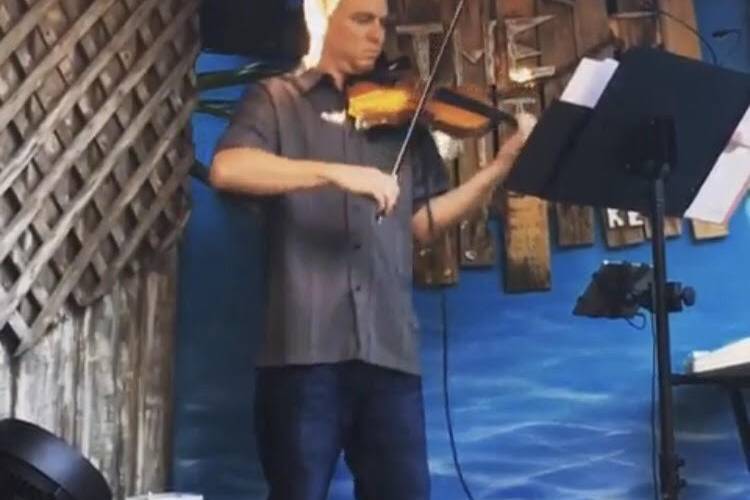 SRQ Violinist